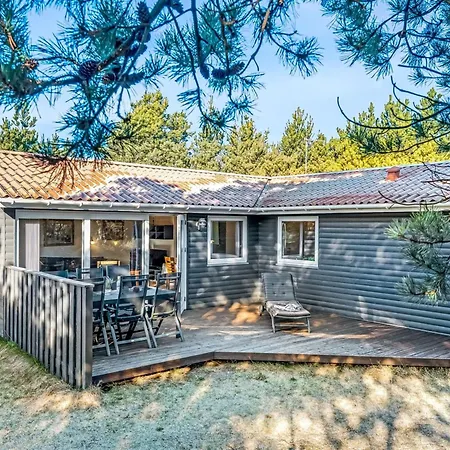 Jula - 800m From The Sea By Interhome